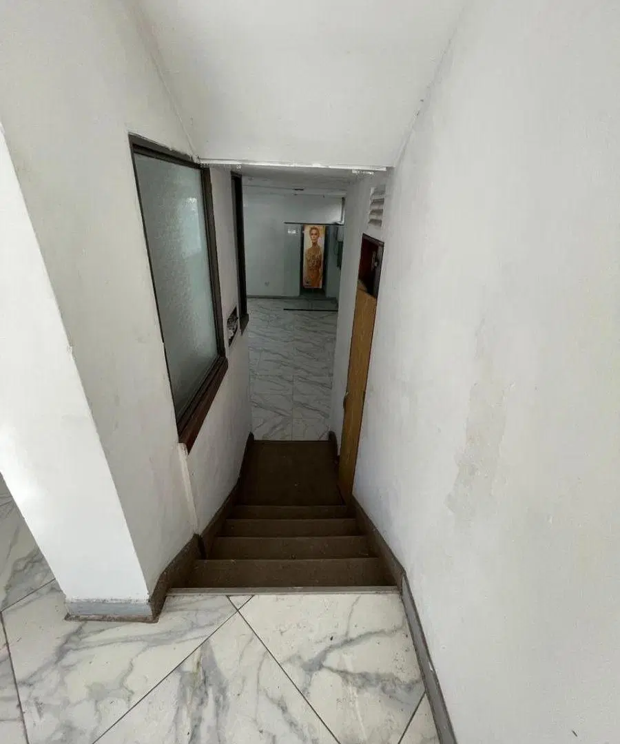 Local comercial apto multiples destinos, con frente a diag. 73 y calle 9. 2
