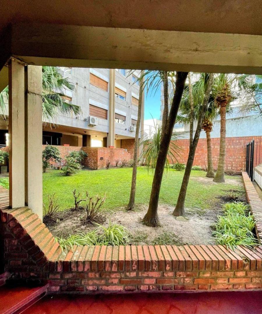 Foto de Semipiso amplio al frente con cochera cubierta y baulera., imagen 3