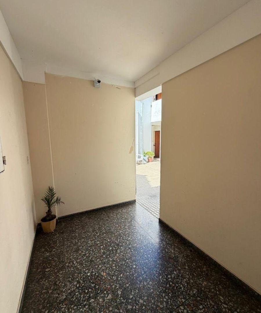 Foto de Departamento PB interno por pasillo con jardín., imagen 2