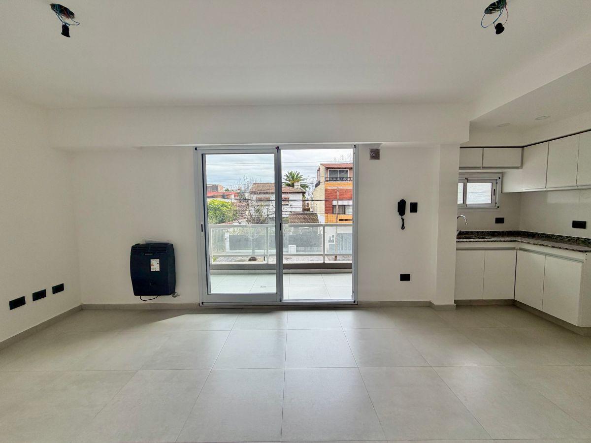 Foto de VENTA DEPARTAMENTO TRES AMBIENTES MARTIN CORONADO, imagen 1