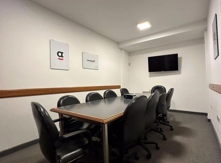 OFICINA EN COWORKING – ZONA RESIDENCIAL, TOTALMENTE EQUIPADA Y A EXCELENTE PRE 2