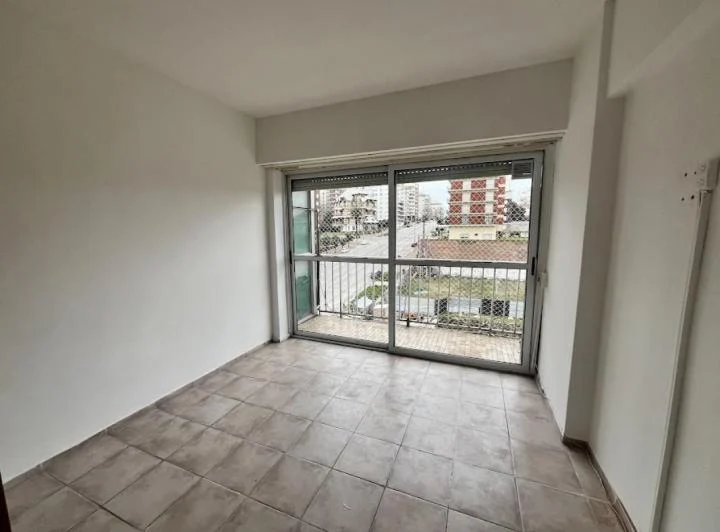 Alquiler Departamento 1 Ambiente con Balcon - Guemes 5