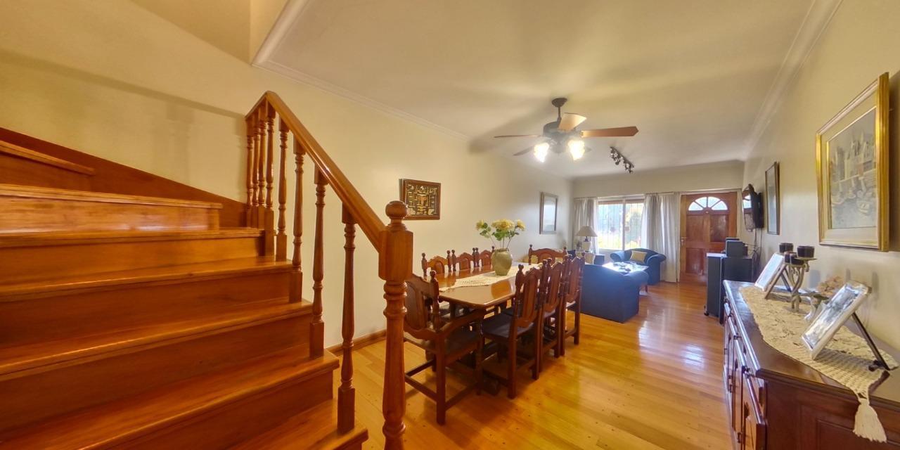 Foto de VENTA CASA 5 AMBIENTES SAAVEDRA JARDIN COCHERA, imagen 2