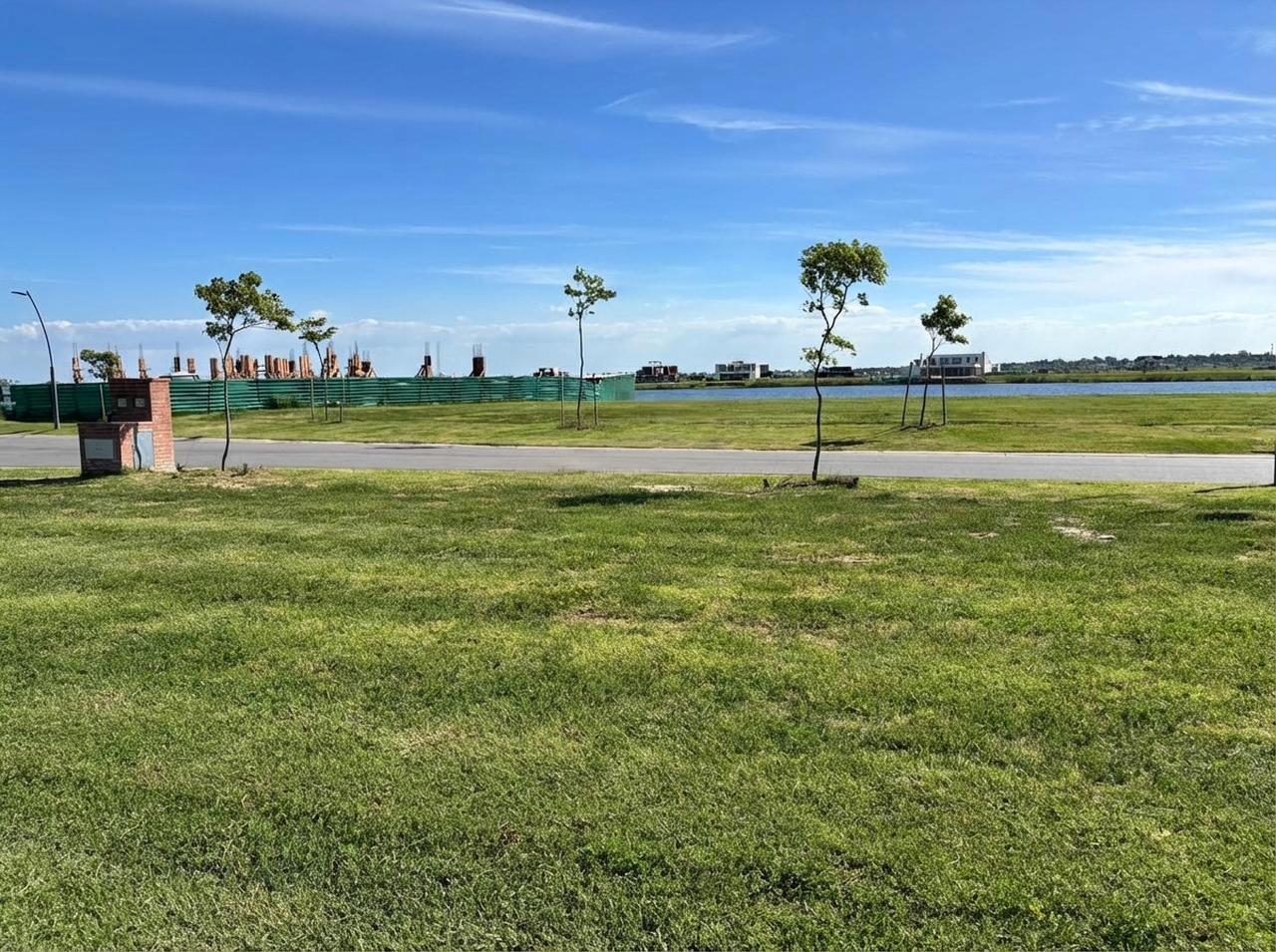 VENTA LOTE A LA LAGUNA - AMARRAS PUERTOS - ESCOBAR