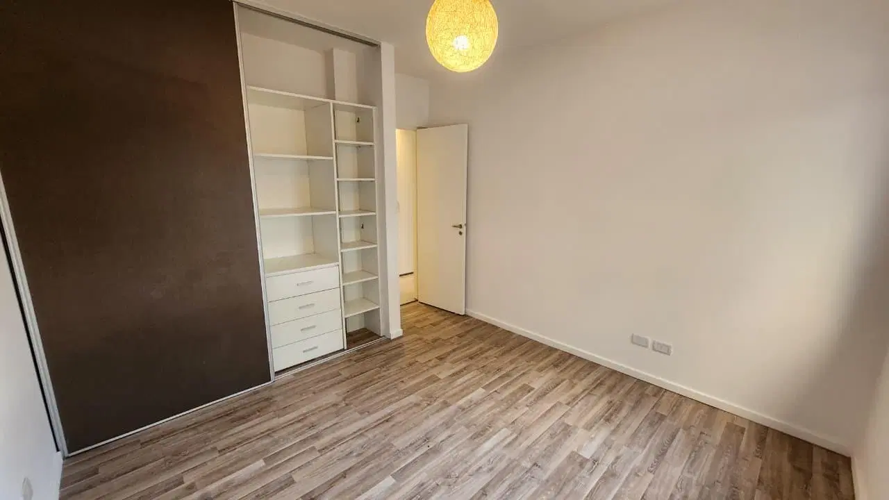 ALQUILER departamento 3 ambientes - con jardin, parrilla y cochera - SENDERO NORDELTA 2