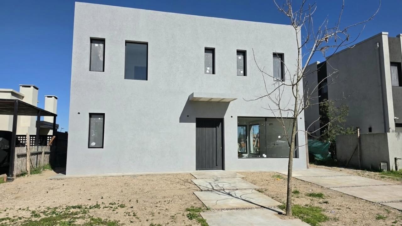 Foto de VENTA casa 4 ambientes - VILA MARINA II - con pileta, imagen 1