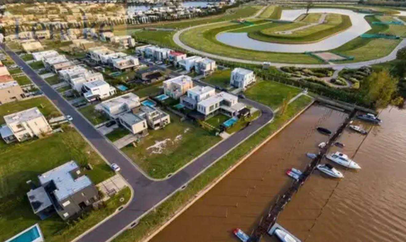 Foto de LOTE EN VENTA VILA MARINA II FRENTE AL RIO CON AMARRA, imagen 1