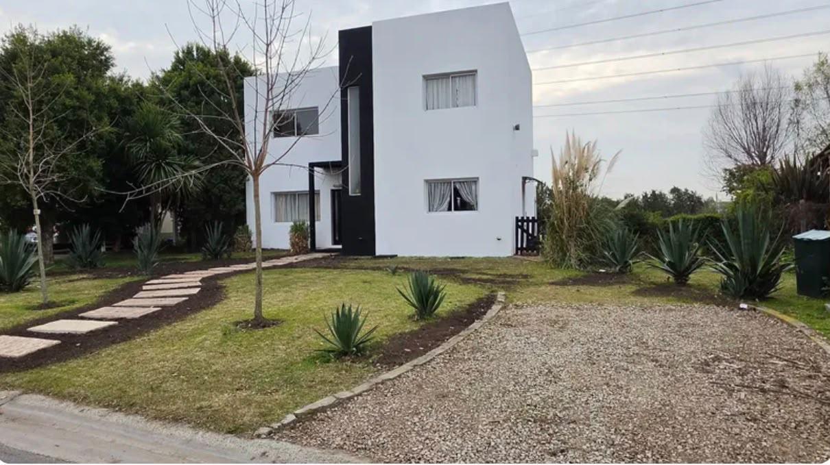 Foto de CASA EN VENTA 5 AMBIENTES EN SAN FRANCISCO CON PARRILLAY PILETA, imagen 2