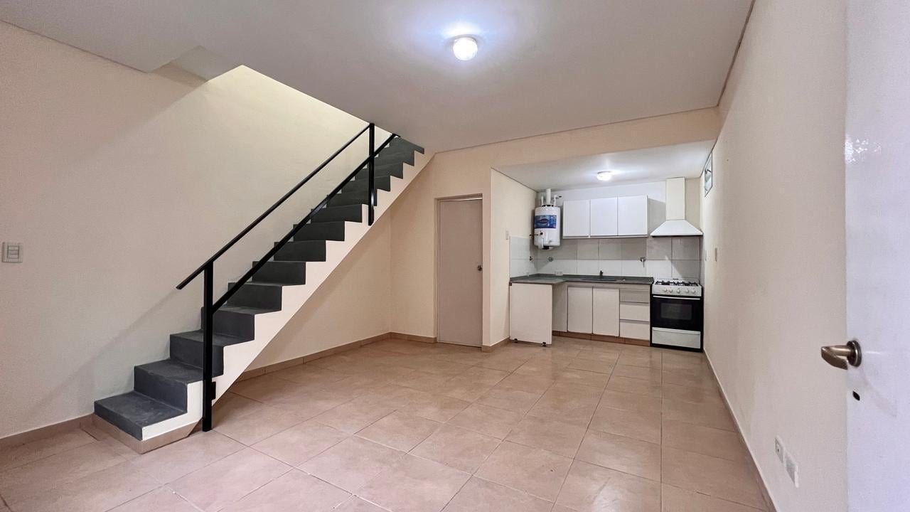 Foto de VENTA DUPLEX 3 AMBIENTES EN CONDOMINIO PRIVADO VILLA DE MAYO, imagen 5