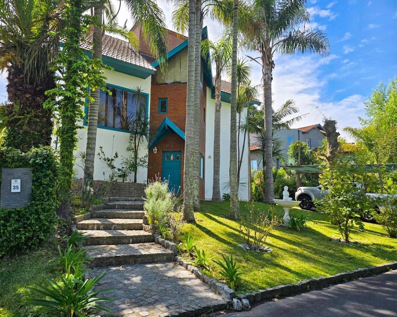 Foto de VENTA CASA 6 AMBIENTES - BOATCENTER- con vista al rio, pileta y amarra, imagen 1