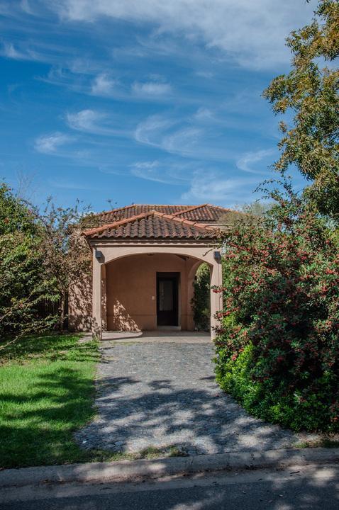 Foto de CASA - VENTA - BARRIO SANTA CATALINA - con vista al rio, imagen 2