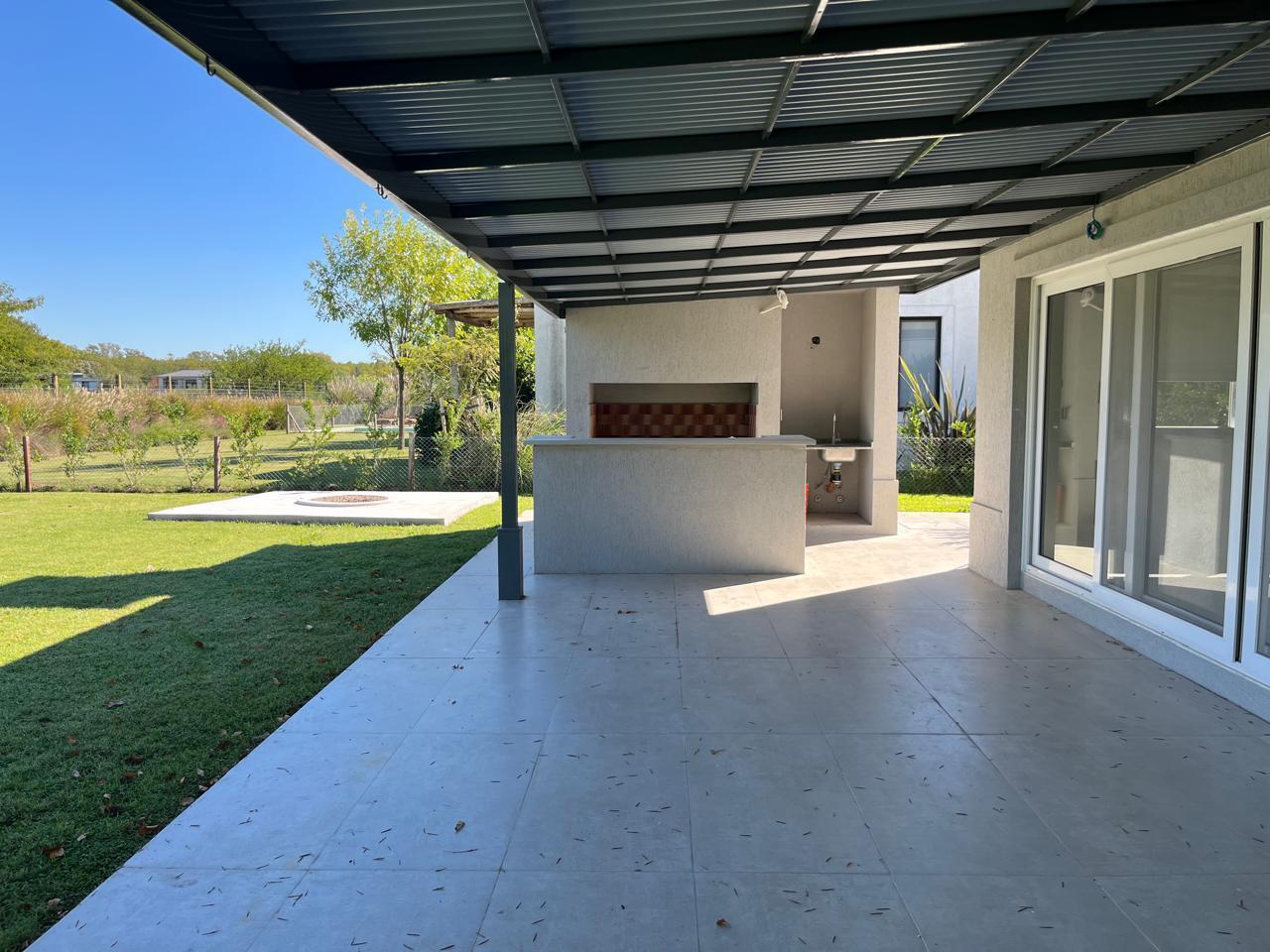 Casa venta 5 ambientes con parrilla amplio jardín pileta Pilará Pilar
