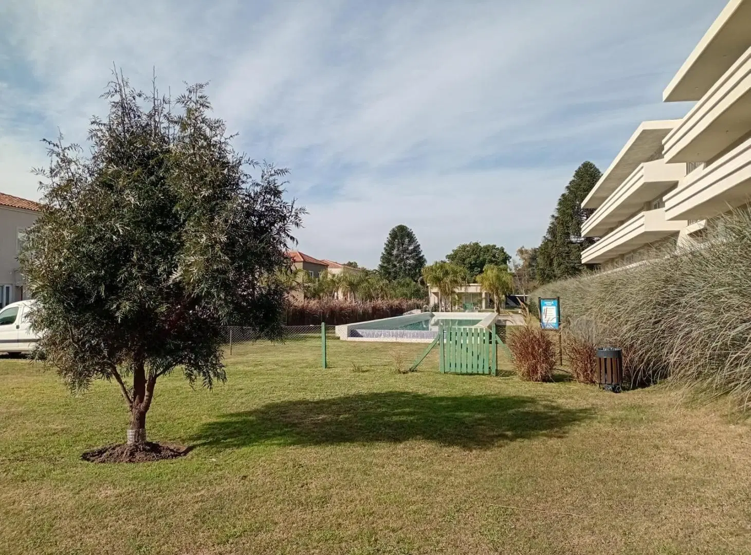 Casa duplex alquiler 4 ambientes parrilla jardín pileta Saraví Village Pilar 1