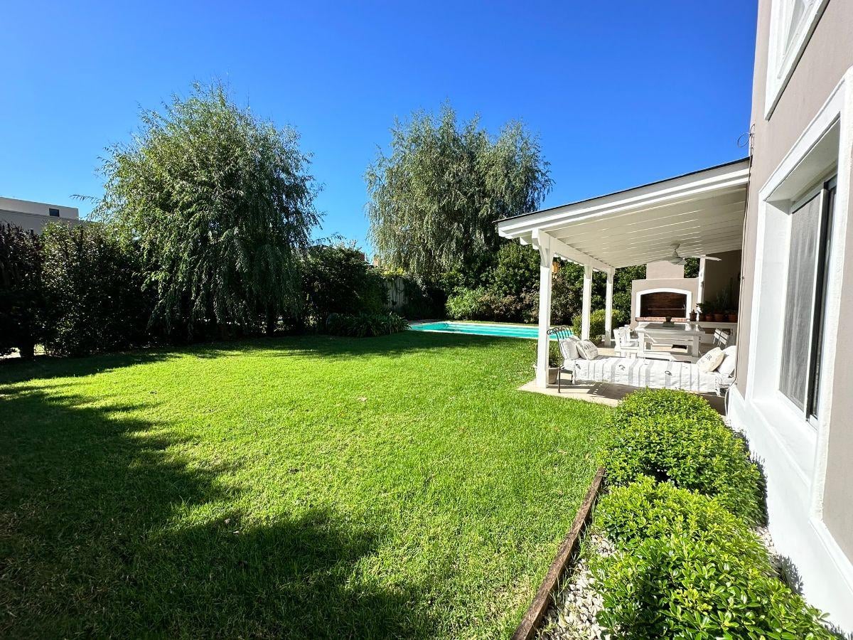 Foto de Casa 6 ambientes en venta barrio El Buen Retiro, Pilar con jardin y, imagen 5