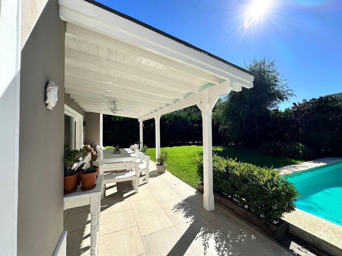 Foto de Casa 6 ambientes en venta barrio El Buen Retiro, Pilar con jardin y, imagen 1