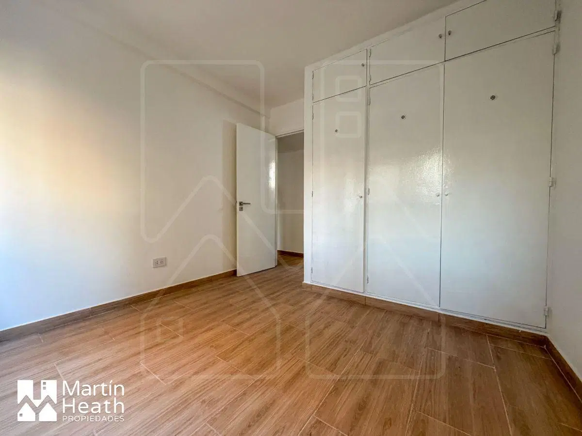 -VENTA- APTO CREDITO - 3 Amb. Al Frente, Actualizado A Estrenar. Excelente Distribución. 2