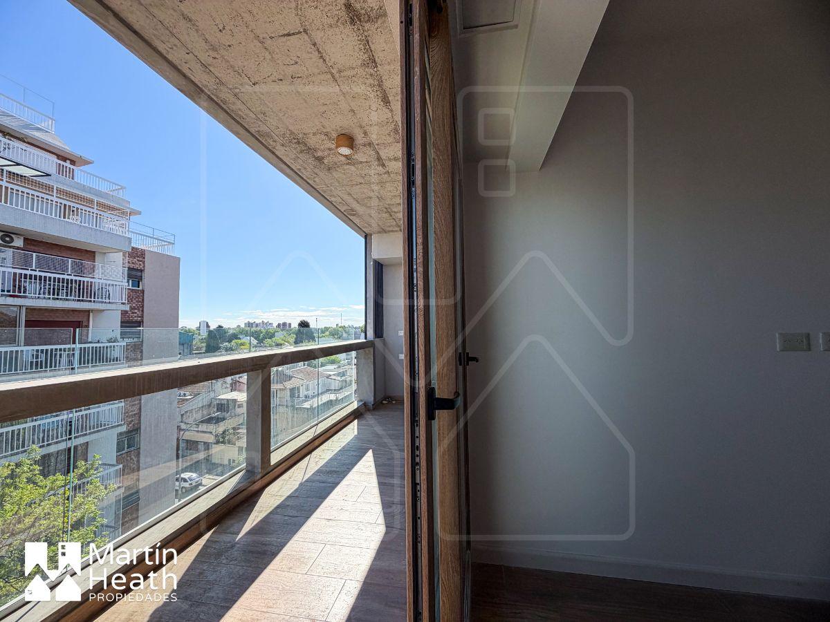 Foto de -VENTA- 3 amb. al frente, con cochera fija cubierta grande. Alta, imagen 5