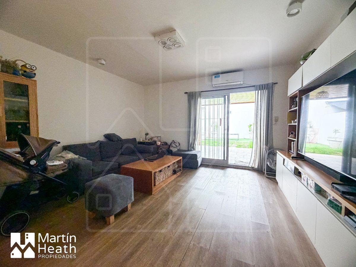 Foto de -VENTA- Gran PH 2amb. con jardin, parrilla y energía de una casa., imagen 5