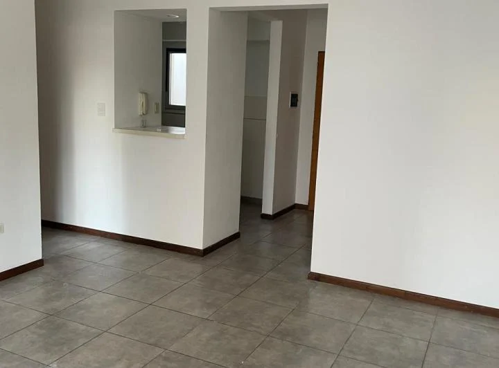 Departamento de 2 ambientes en 44 entre 8 y 9  3