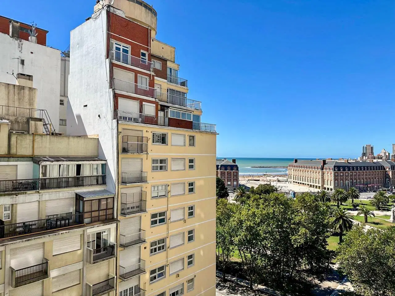 Venta - Departamento 2 amb con dependencia - Plaza Colon 1