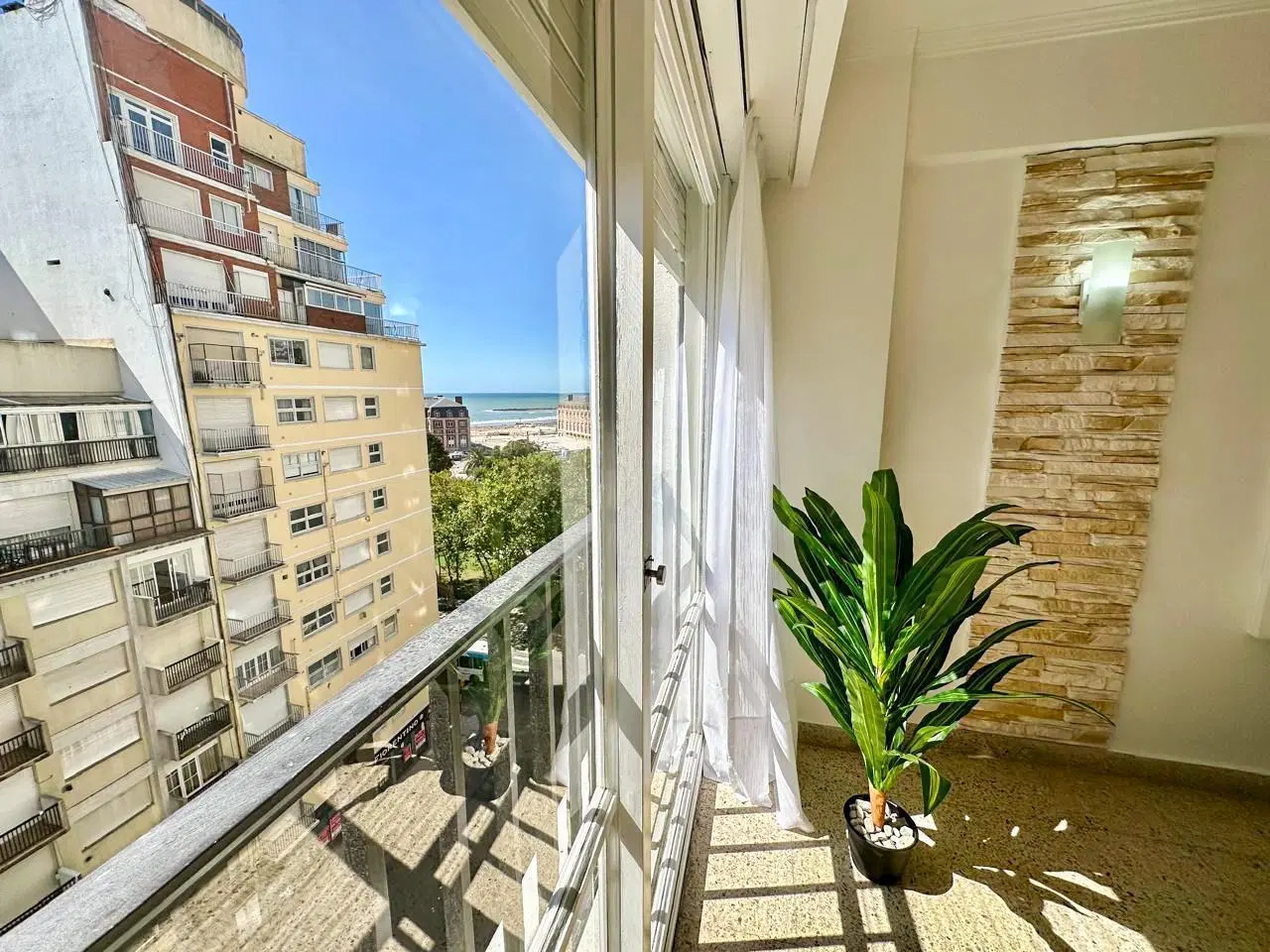 Venta - Departamento 2 amb con dependencia - Plaza Colon 2