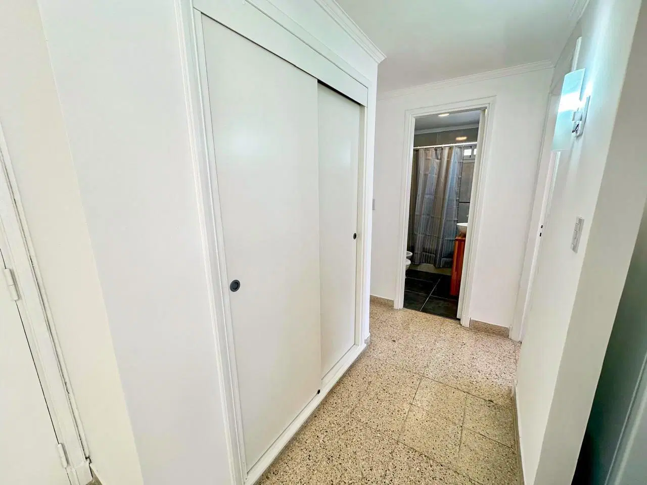 Venta - Departamento 2 amb con dependencia - Plaza Colon 4