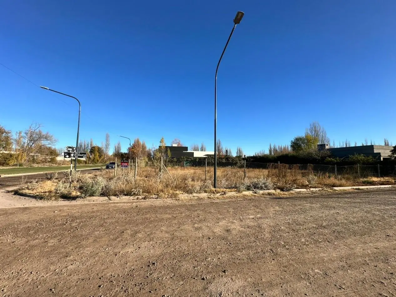 VENTA TERRENO MANZANAR KOSSMAN - CIPOLLETTI 1