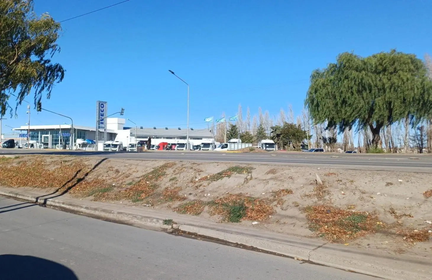 VENDO TERRENO ESQUINA FRENTE A AVDA MOSCONI 1