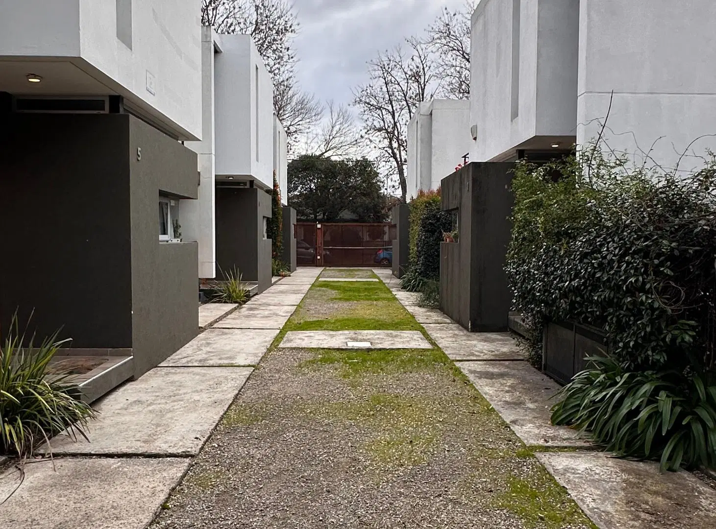 Excelente Duplex a metros de Cno Centenario 2