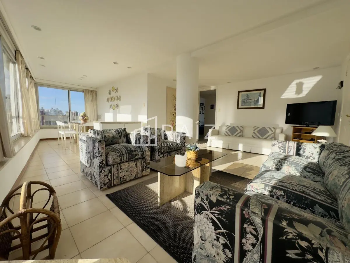 Apartamento en venta, dos dormitorios, 2 baños, peninsula. 3