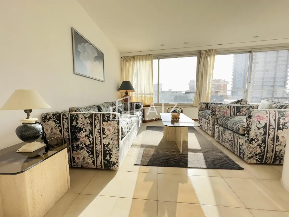 Apartamento en venta, dos dormitorios, 2 baños, peninsula. 2