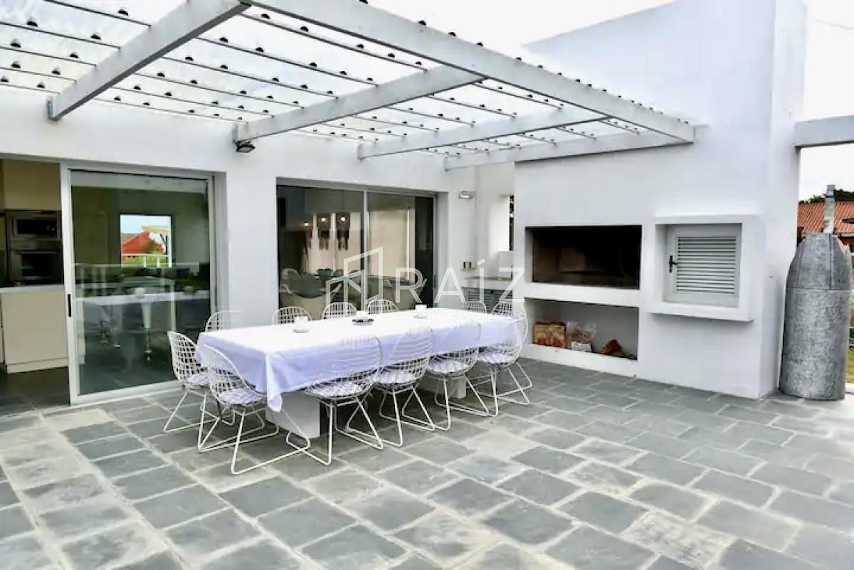 Foto de Casa 4 Dormitorios y Piscina alquiler temporada Manantiales, imagen 2