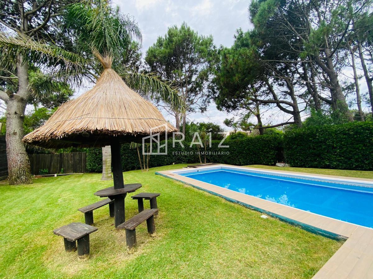 CASA DE 3 DORMITORIOS CON PISCINA EN ALQUILER EN SOLANAS