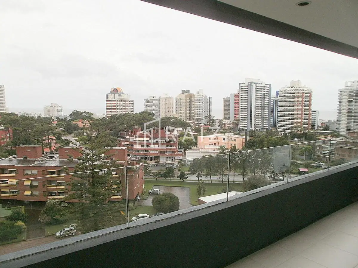 Alquiler temporario de apartamento de 3 dormitorios en zona Enjoy 8