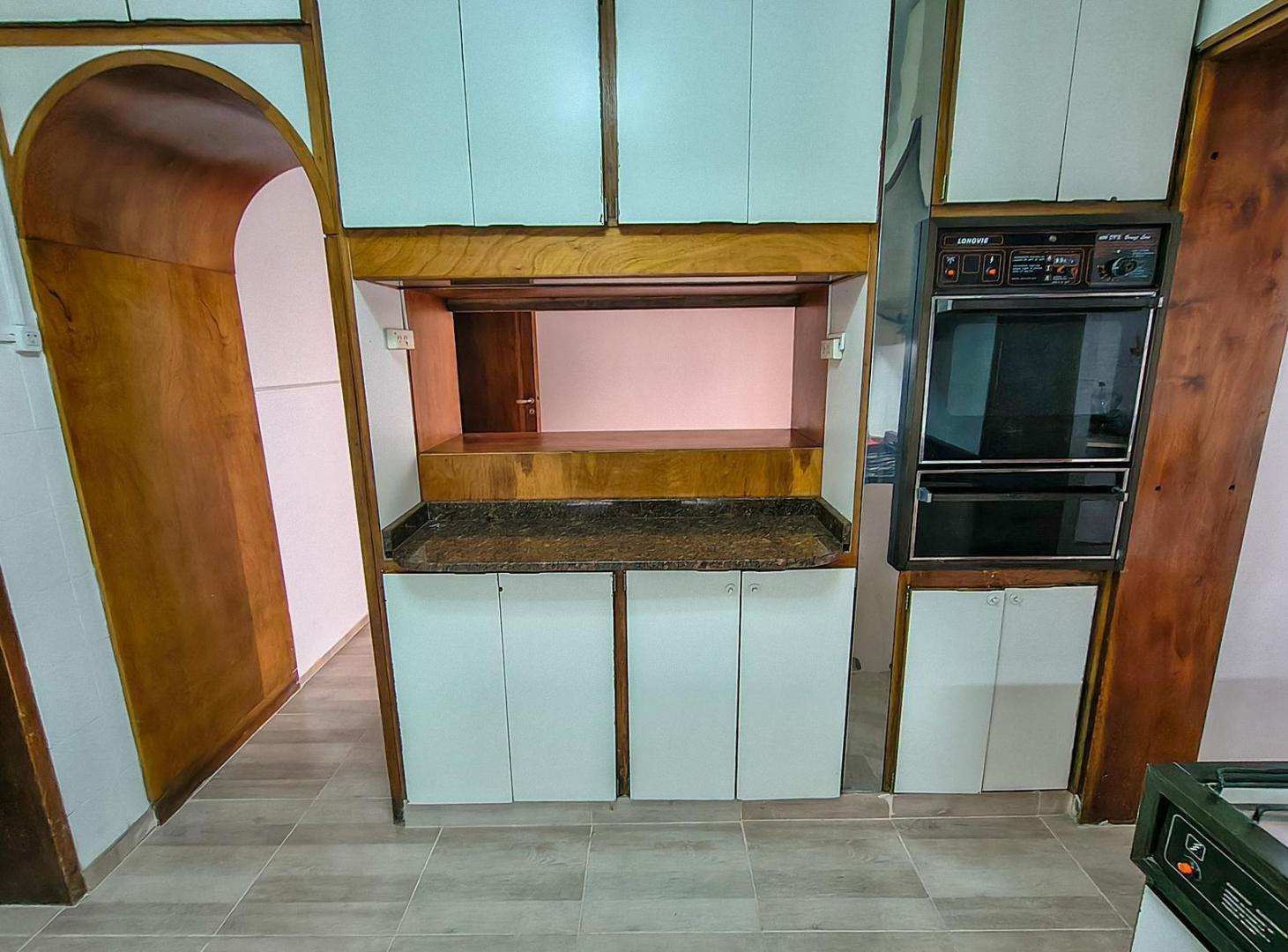 Foto de CASA EN VENTA 4 DORMITORIOS BARRIO BOMBAL GODOY CRUZ, imagen 2