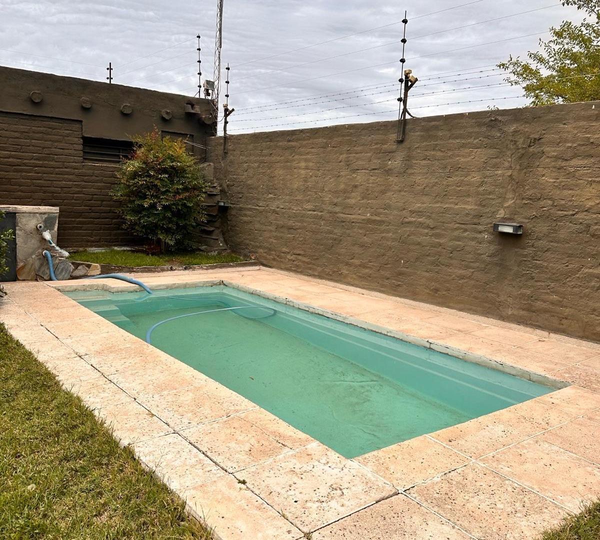 Foto de VENTA CASA CON PILETA Y QUINCHO EN LUJAN DE CUYO, imagen 4