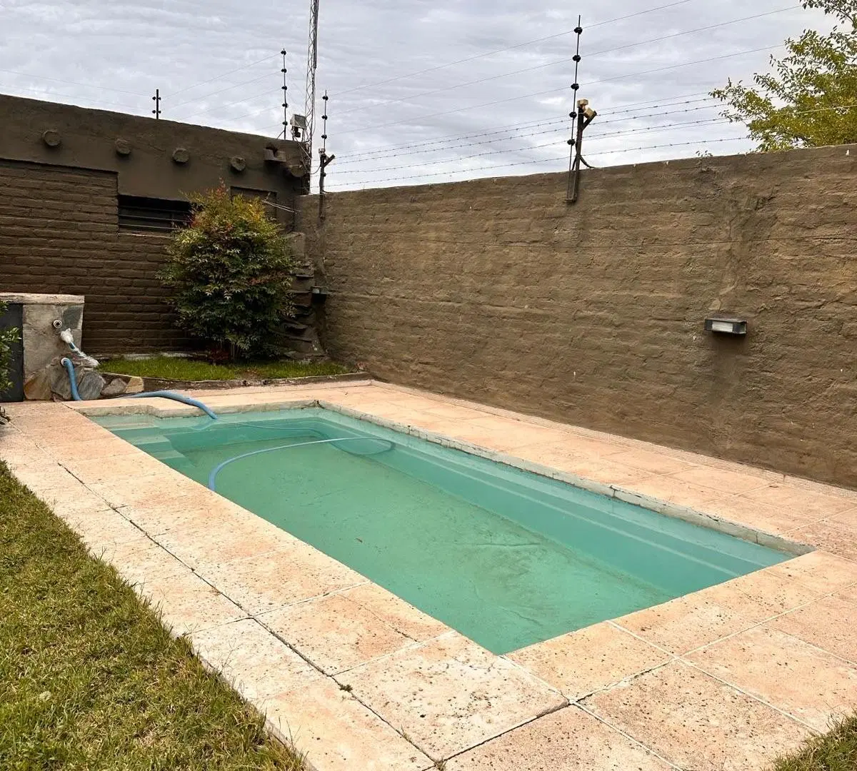 VENTA CASA CON PILETA Y QUINCHO EN LUJAN DE CUYO 4