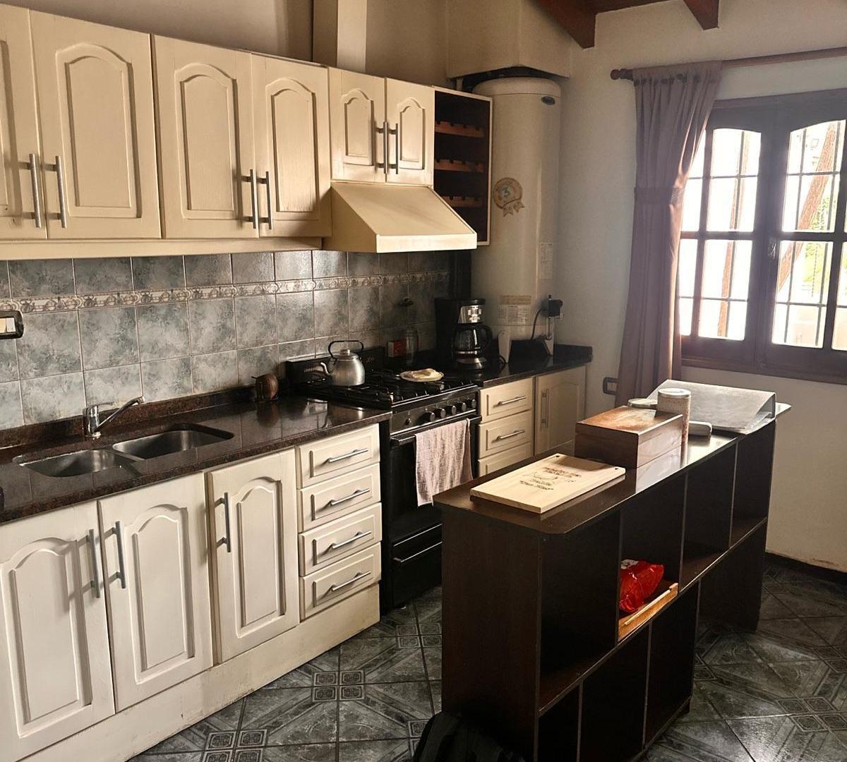 Foto de VENTA CASA CON PILETA Y QUINCHO EN LUJAN DE CUYO, imagen 2