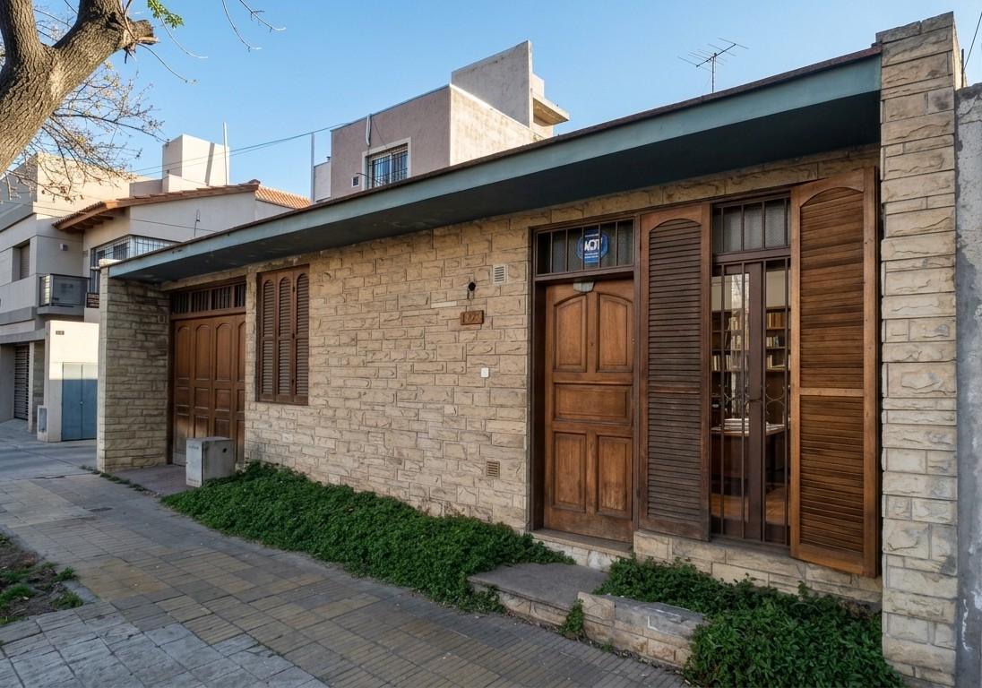 Foto de CASA EN VENTA GODOY CRUZ PARA RECICLAR, imagen 2