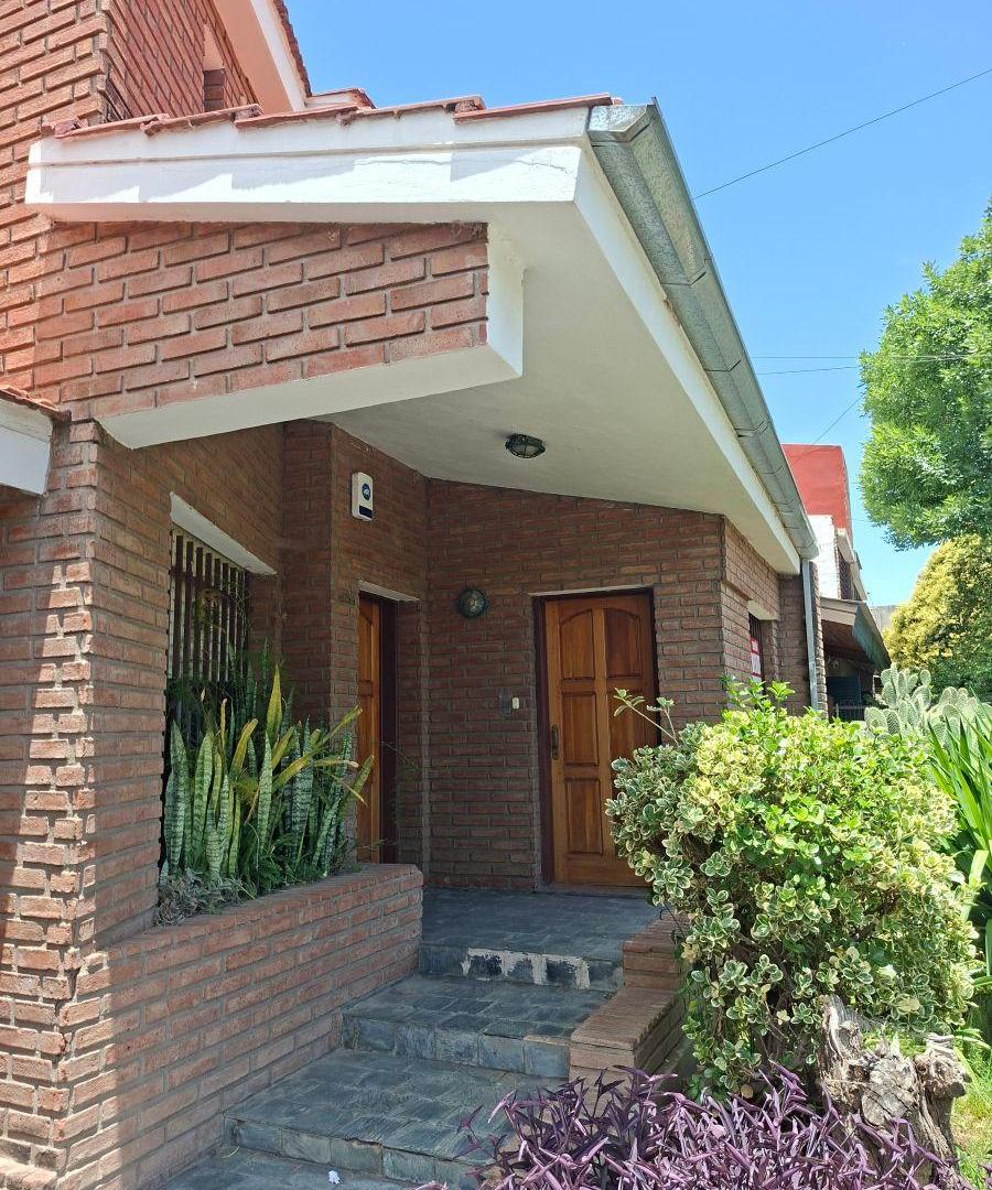 VENTA: Casa 3 dormi + escritorio B° Poeta Lugones
