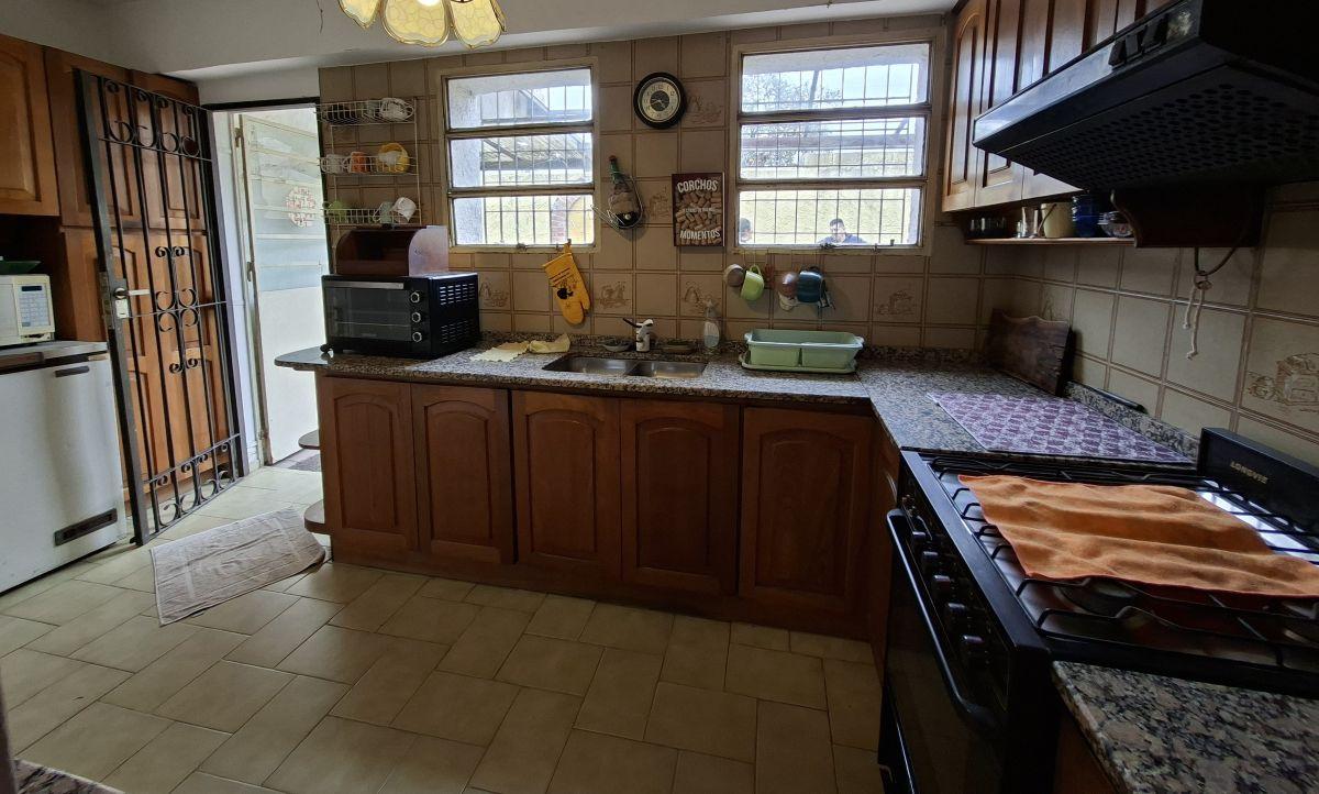 Foto de CASA EN VENTA | B° VILLA CENTENARIO 4 DORM. + ESCRITORIO · PATIO · APTA, imagen 4