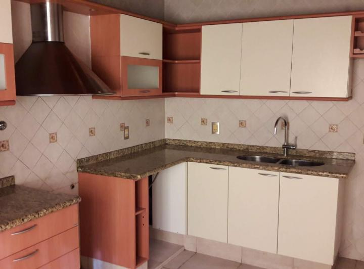 ALQUILO DEPARTAMENTO GRANDE COMPLEJO CERRADO 2 HABITACIONES COCHERA 1