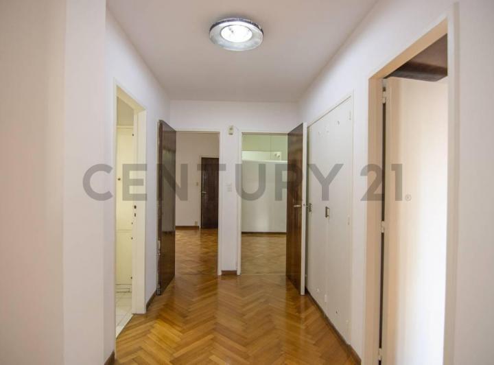 Venta de sólido 4 Amb. con Dependencia – Bajas Expensas y Apto Crédito 3