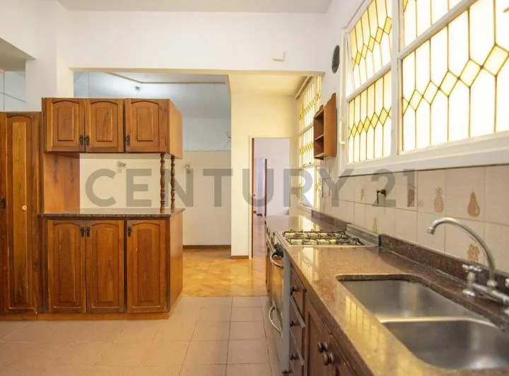 Venta de sólido 4 Amb. con Dependencia – Bajas Expensas y Apto Crédito 4