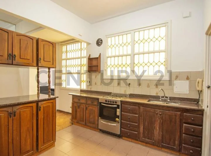 Venta de sólido 4 Amb. con Dependencia – Bajas Expensas y Apto Crédito 5