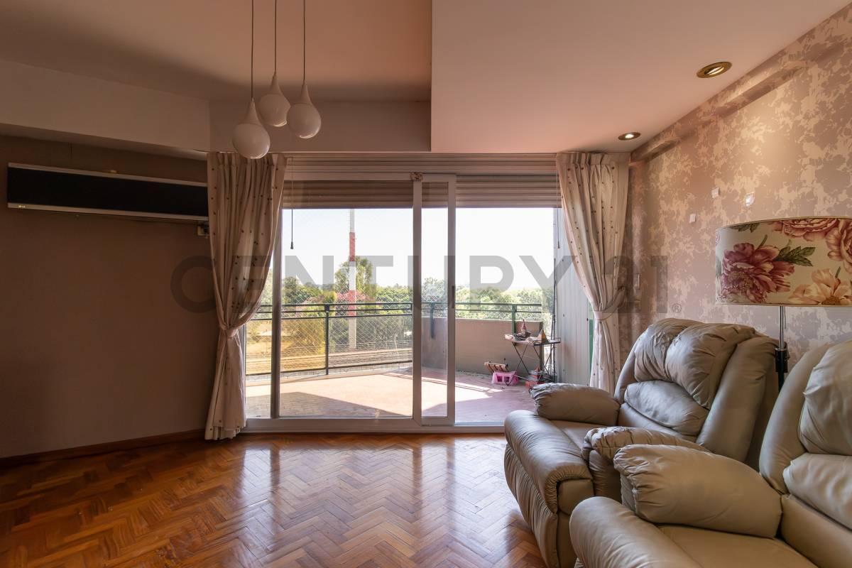 Foto de VENTA DEPARTAMENTO 5 AMBIENTES CON DEPENDENCIA Y COCHERA SOBRE AV, imagen 4