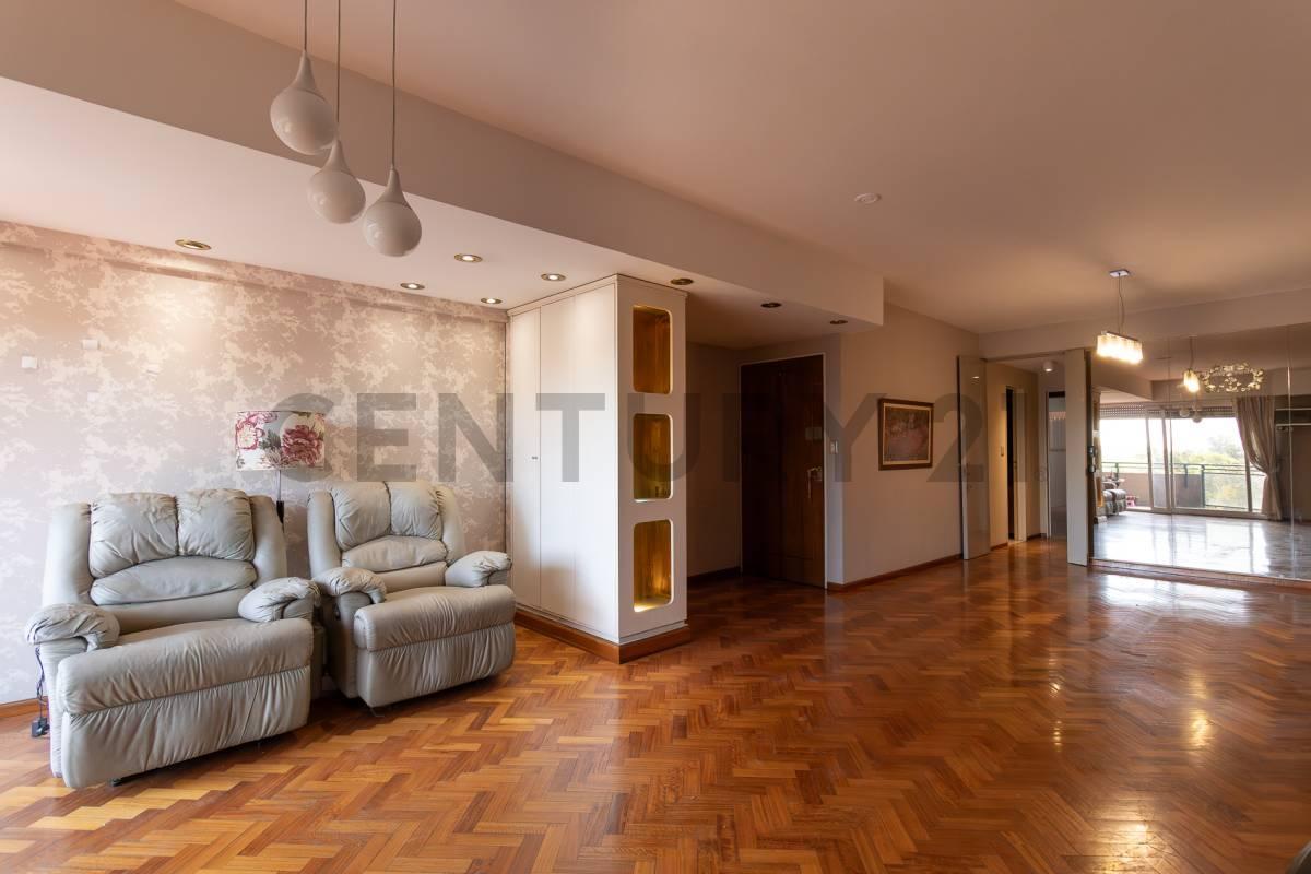 VENTA DEPARTAMENTO 5 AMBIENTES CON DEPENDENCIA Y COCHERA SOBRE AV. LIBERTADOR