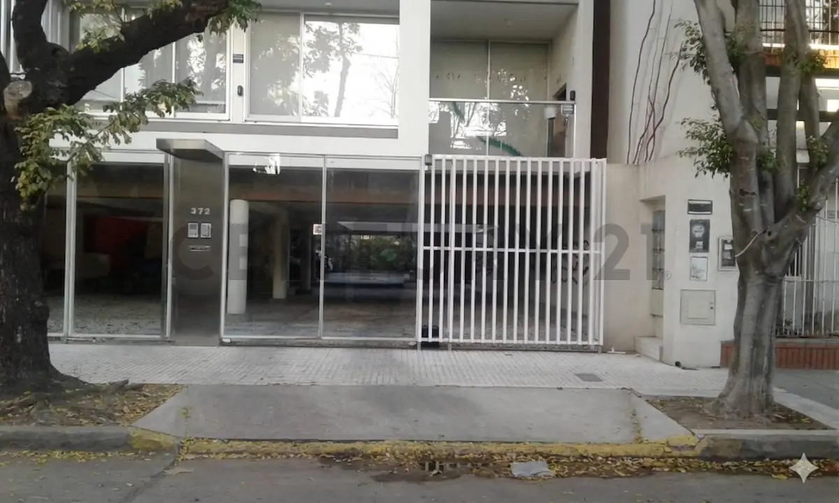 VENTA DE COCHERA DESCUBIERTA EN SAN ISIDRO 4