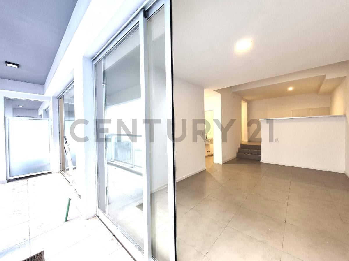 Foto de Venta DOS ambientes con patio en primer piso, contrafrente., imagen 3