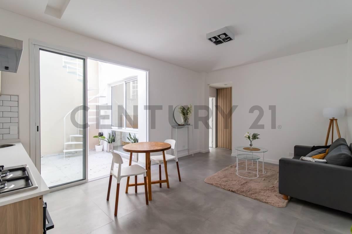 PH 2 Ambientes A Estrenar – Reciclado Íntegramente a Nuevo con Patio y Gran Terraza Propia